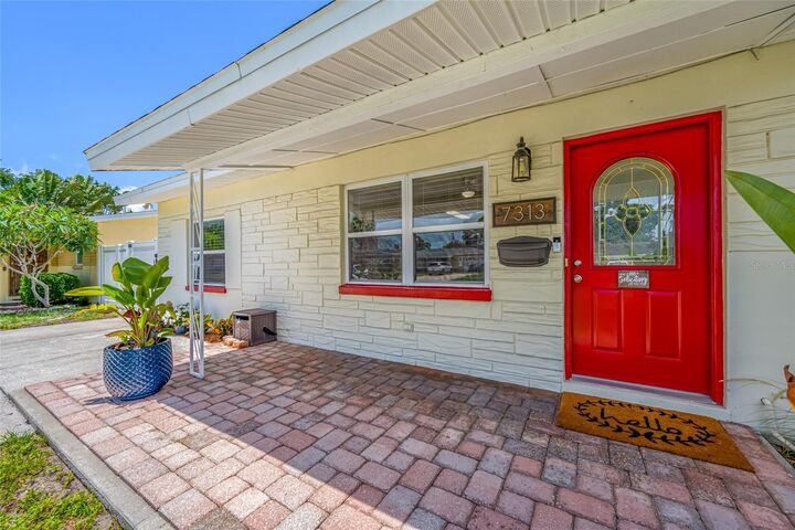 Property Photo: 7313 37th Avenue N FL 33710