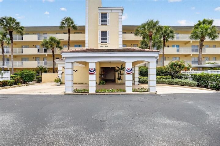 Property Photo:  1040 Wexford Boulevard 1040  FL 34293 
