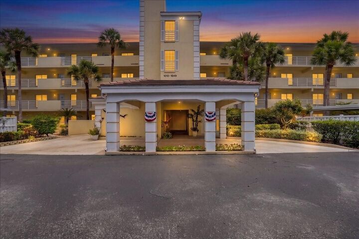 Property Photo: 1040 Wexford Boulevard 1040 FL 34293