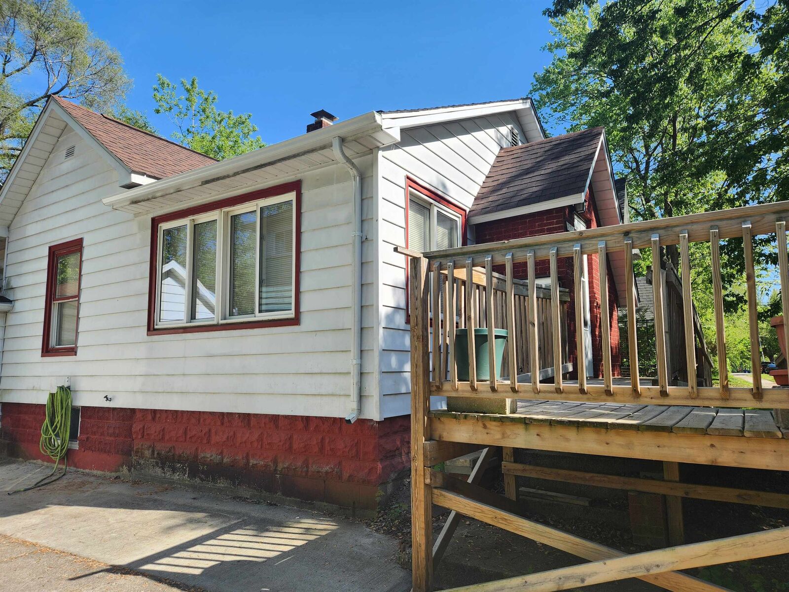 Property Photo:  309 S Warner Street  MI 48706 
