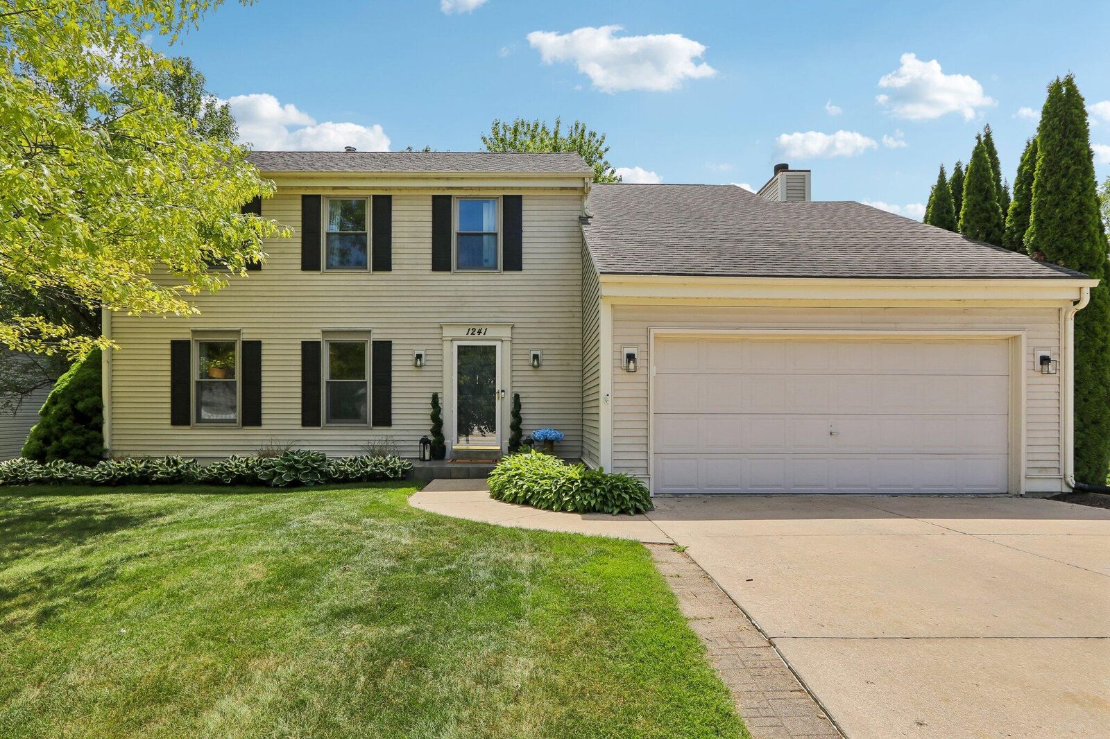 Property Photo:  1241 Riverton Dr  WI 53149 