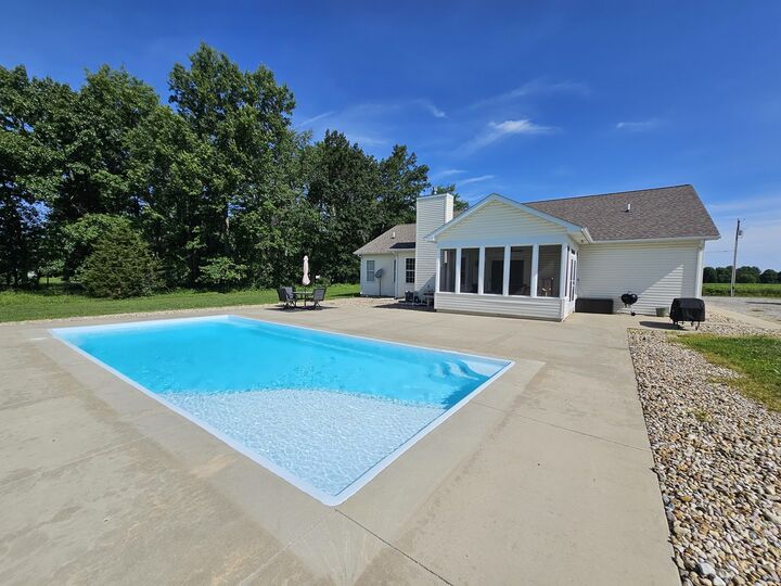 Property Photo:  