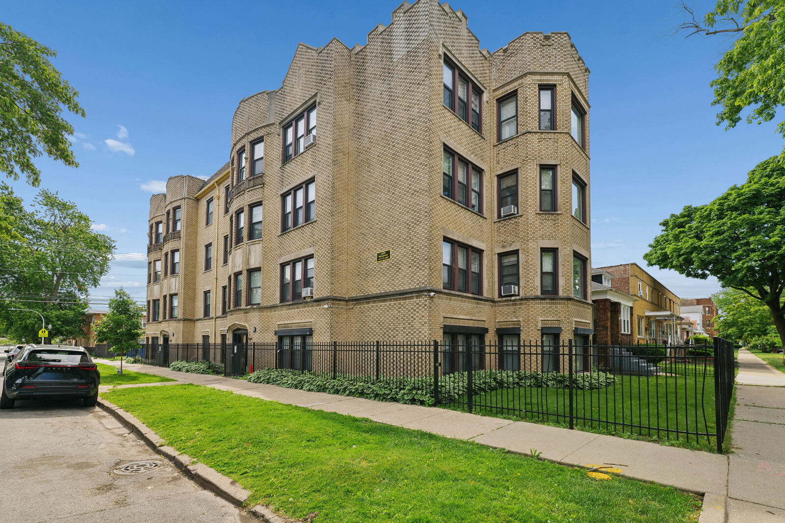 Property Photo:  8503 S Drexel Avenue 1W  IL 60619 
