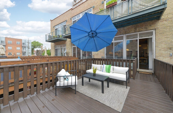 Property Photo:  