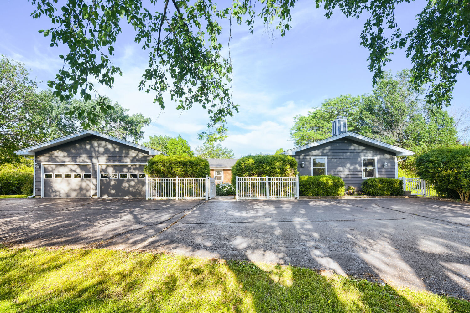 Property Photo:  9 Tomahawk Trail  IL 60543 