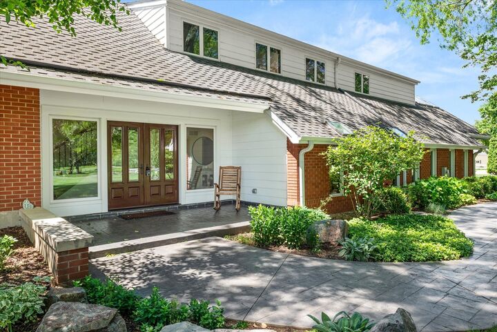 Property Photo:  6N056 Surrey Road  IL 60184 