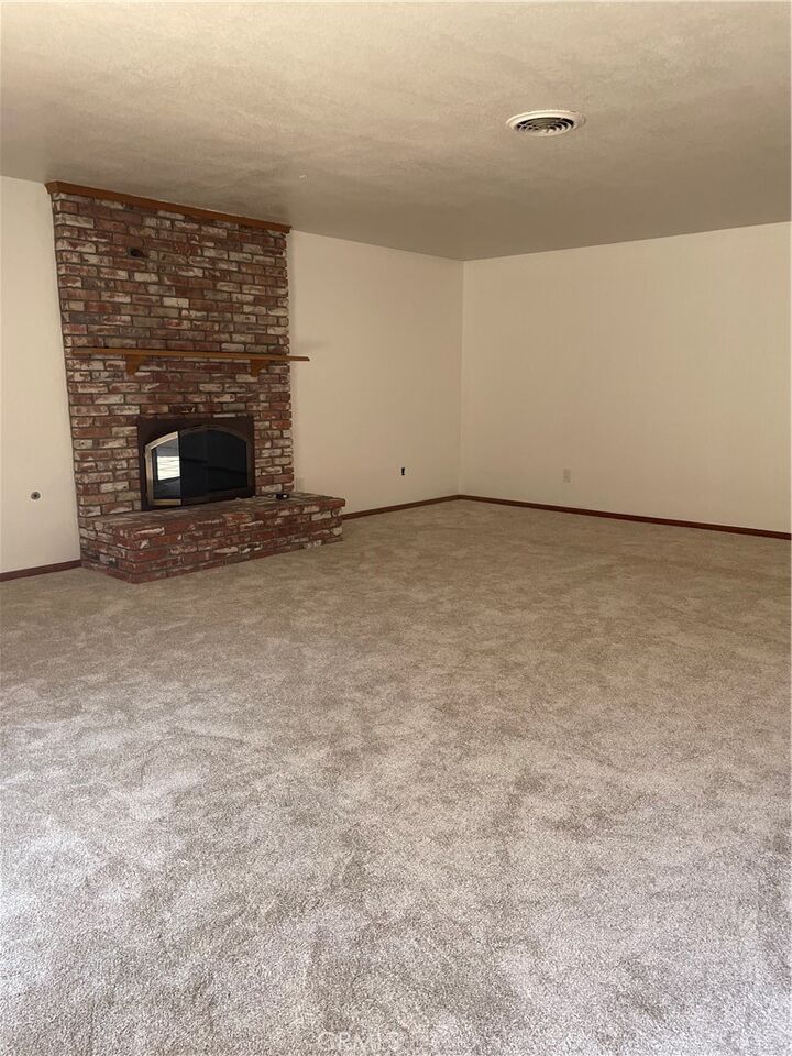 Property Photo:  907 E Evergreen Ave  CA 93454 