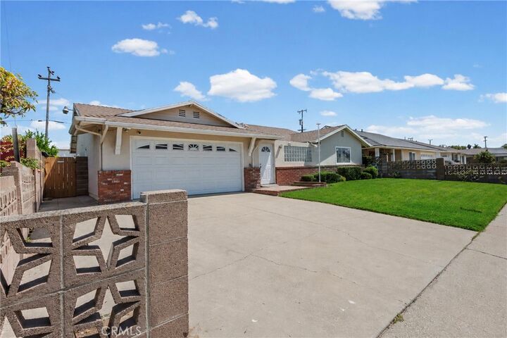 Property Photo:  907 E Evergreen Ave  CA 93454 