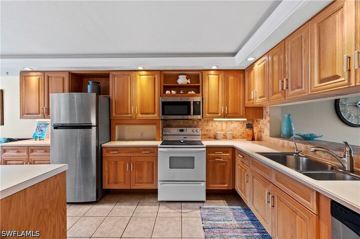 Property Photo:  1250 Yesica Ann Circle E105  FL 34110 