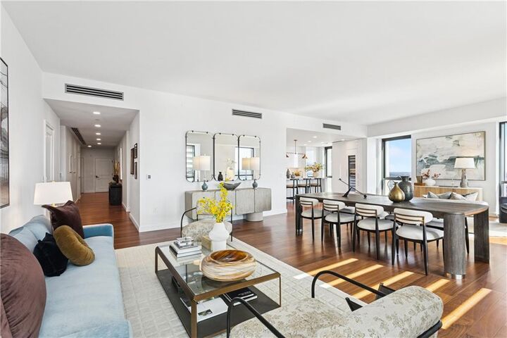 Property Photo:  2 Canal Street 1905  LA 70130 