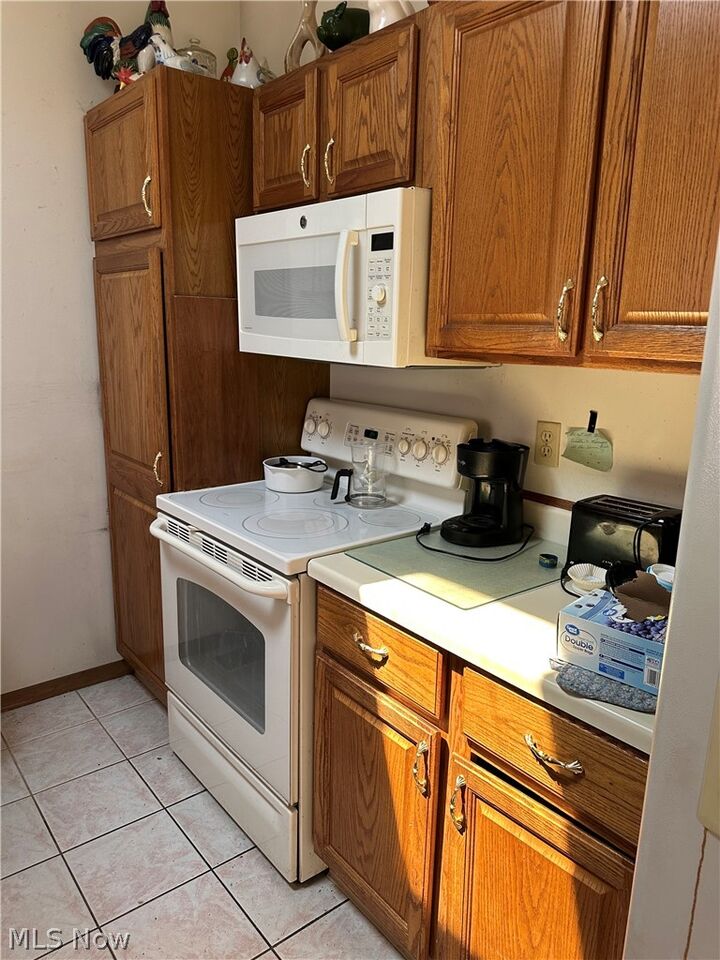 Property Photo:  25235 Suwanee Avenue  OH 44146 