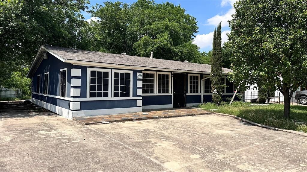 Property Photo:  141 W Brownlee Avenue  TX 75224 