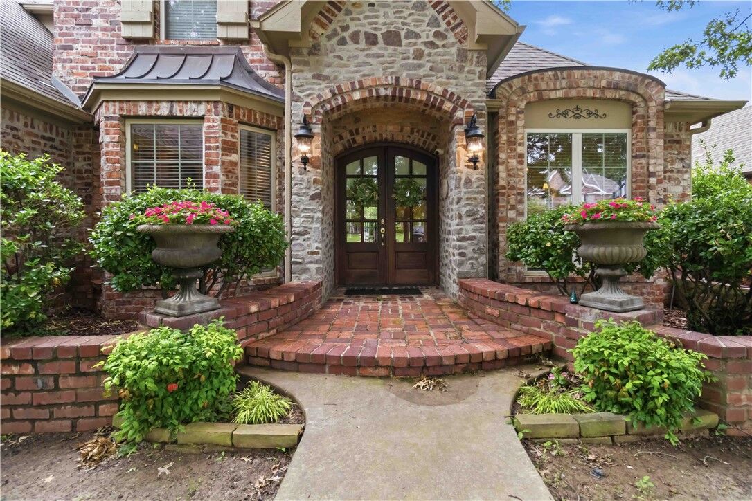 Property Photo:  5401 S 44th Street  AR 72758 