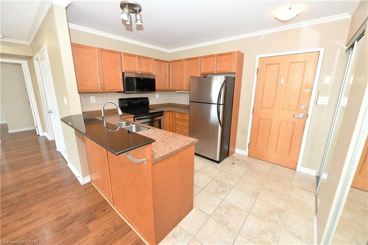 Property Photo:  8 Harris Street 418  ON N1R 8R1 