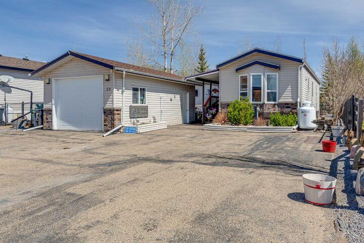 Property Photo:  10046 Township Road 422 29A  AB T4J 1V9 