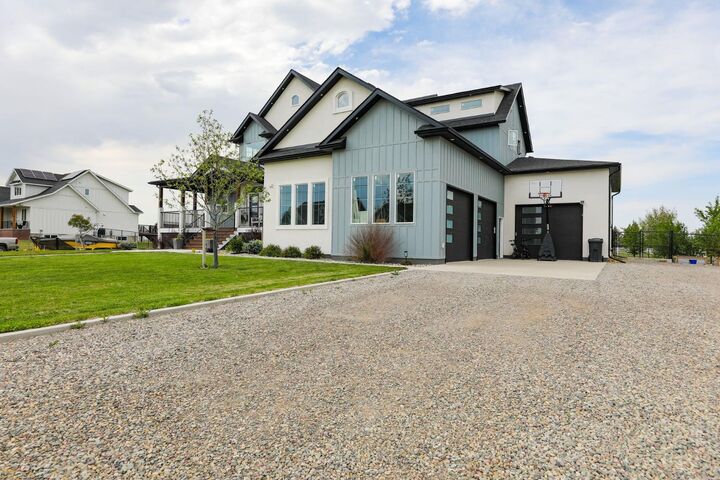 Property Photo: 325 W 1 Avenue N AB T0K 1J0