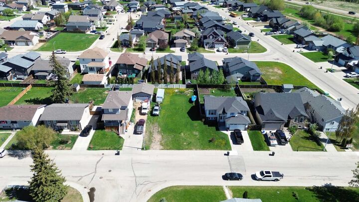 Property Photo: 1104 10 Avenue SE AB T0G 2A3