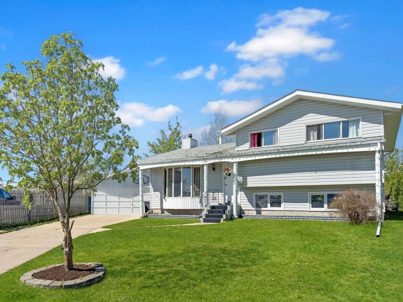 Property Photo: 11414 Norris Crescent AB T0E 0Y0