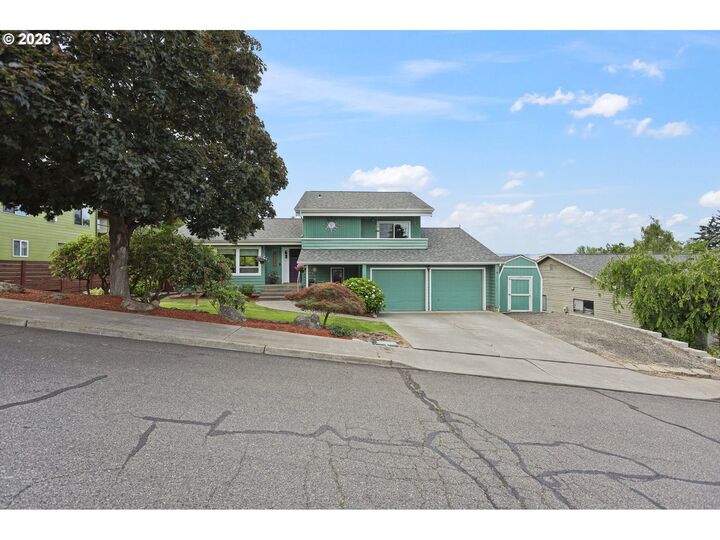 Property Photo:  2007 View Ct  OR 97058 