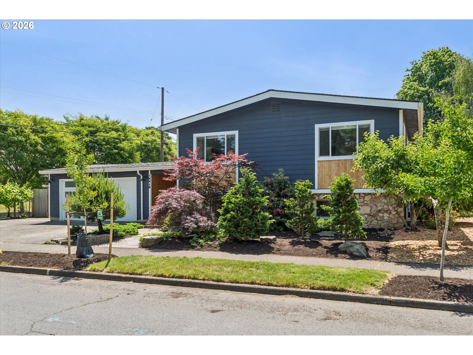 Property Photo:  14410 NE Sacramento St  OR 97230 