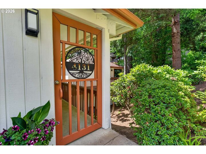 Property Photo: 4131 SW Chesapeak Ave OR 97239
