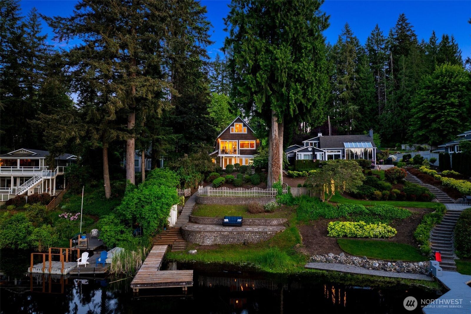 Property Photo:  2057 E Beaver Lake Drive SE  WA 98075 