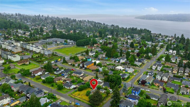 Property Photo: 11815 85th Avenue S WA 98178