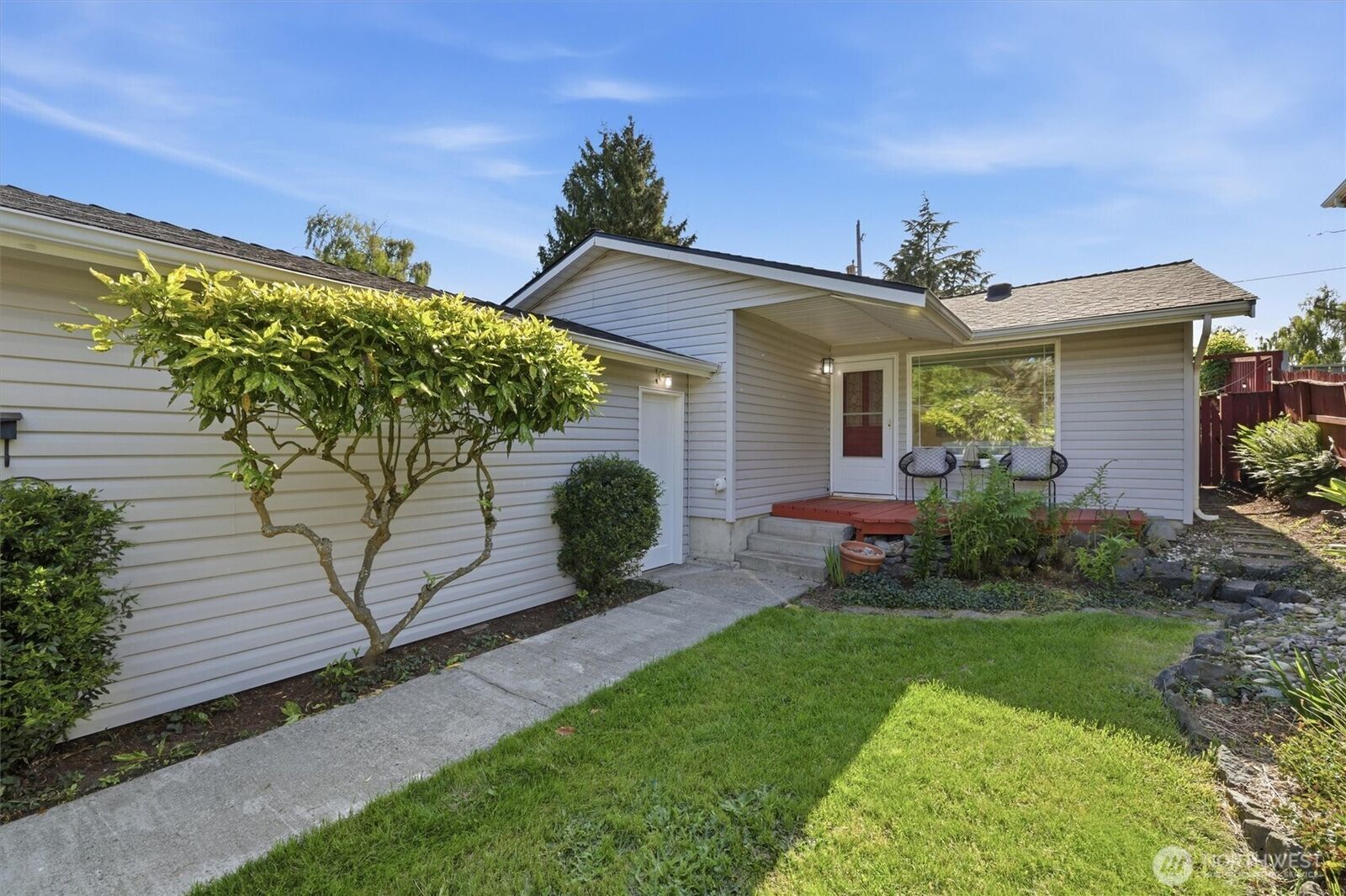 Property Photo:  8425  18th Avenue SW  WA 98106 