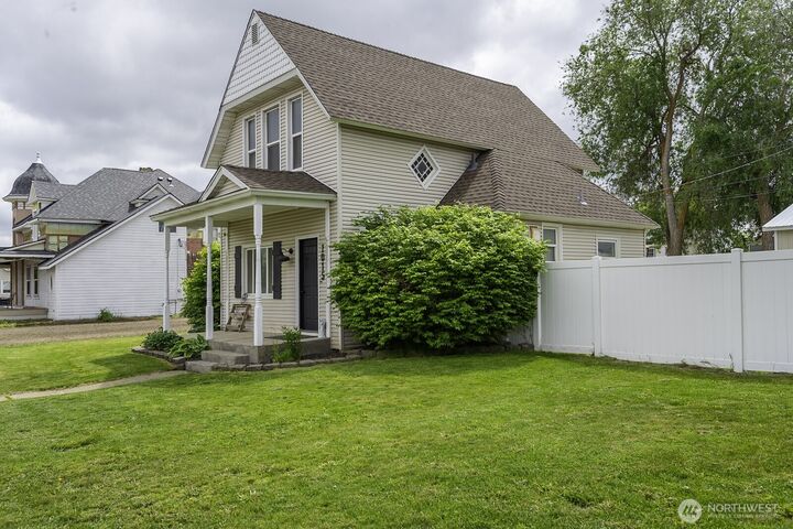 Property Photo: 1015 Morgan Street WA 99122
