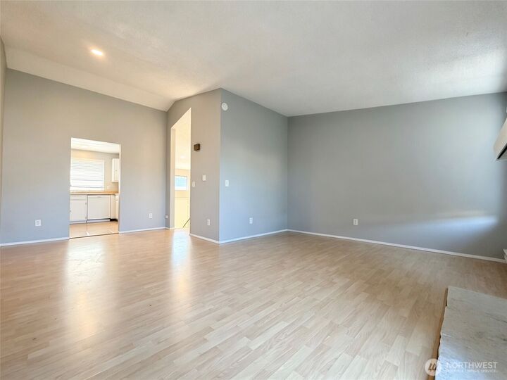 Property Photo:  1313 W James Street 11  WA 98032 