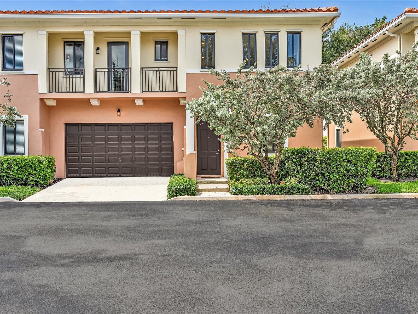 Property Photo:  2414 Venetian Way  FL 33426 