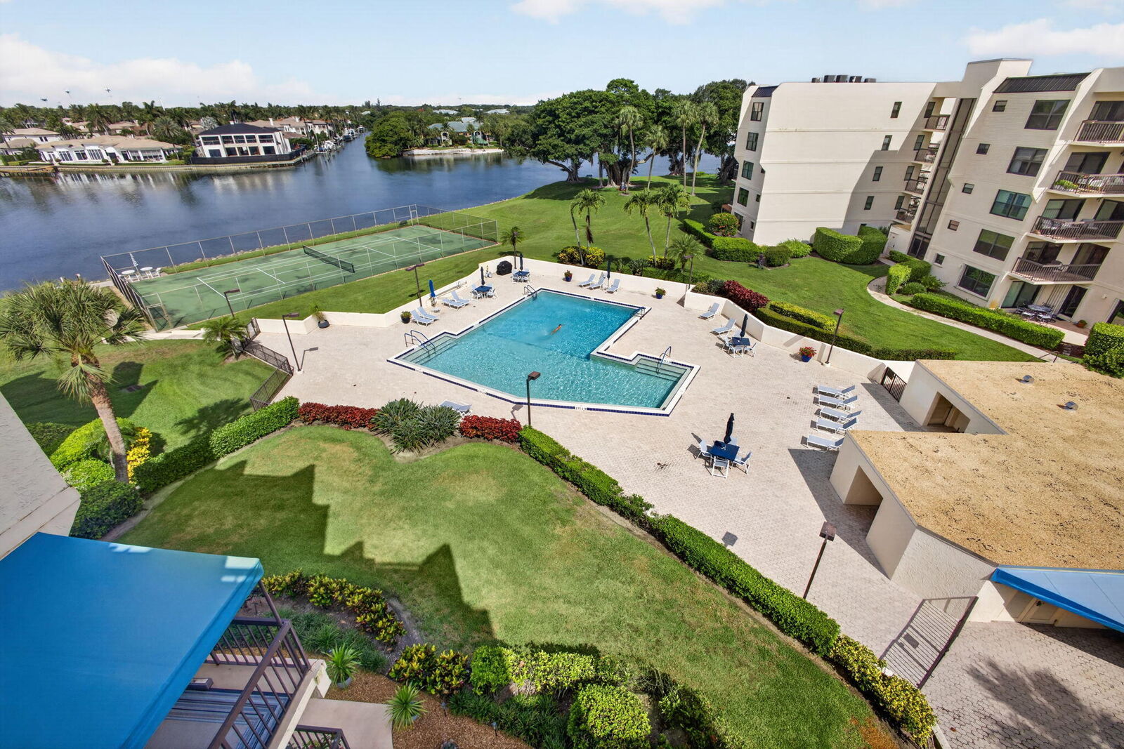 Property Photo: 364 Golfview Road 506 FL 33408