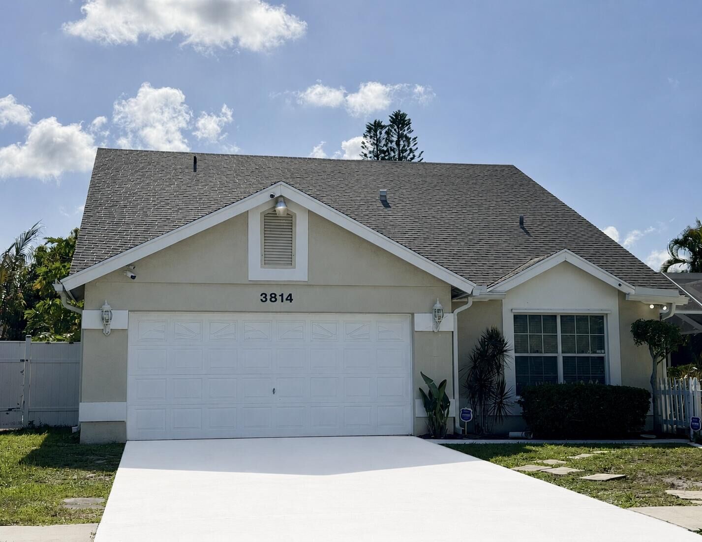Property Photo: 3814 Circle Lake Drive FL 33417