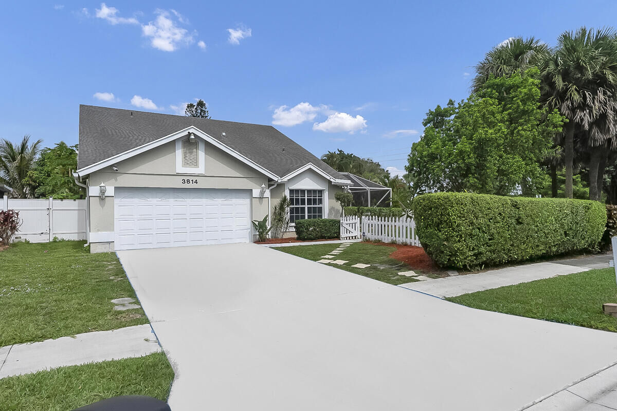 Property Photo:  3814 Circle Lake Drive  FL 33417 