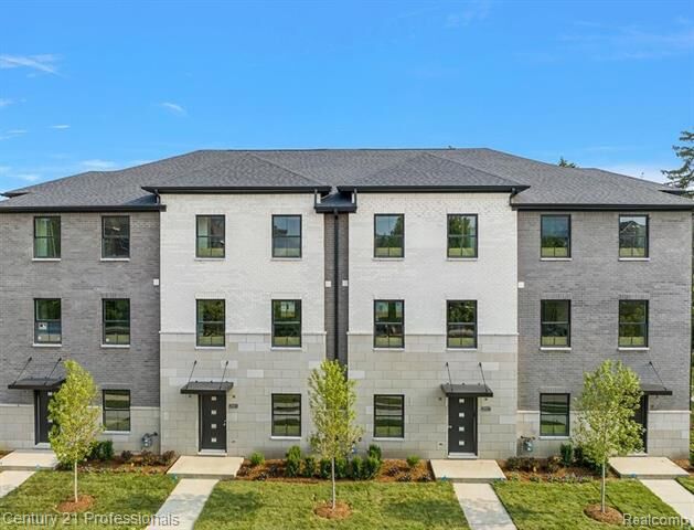 Property Photo:  2917 Summers Place  MI 48084 