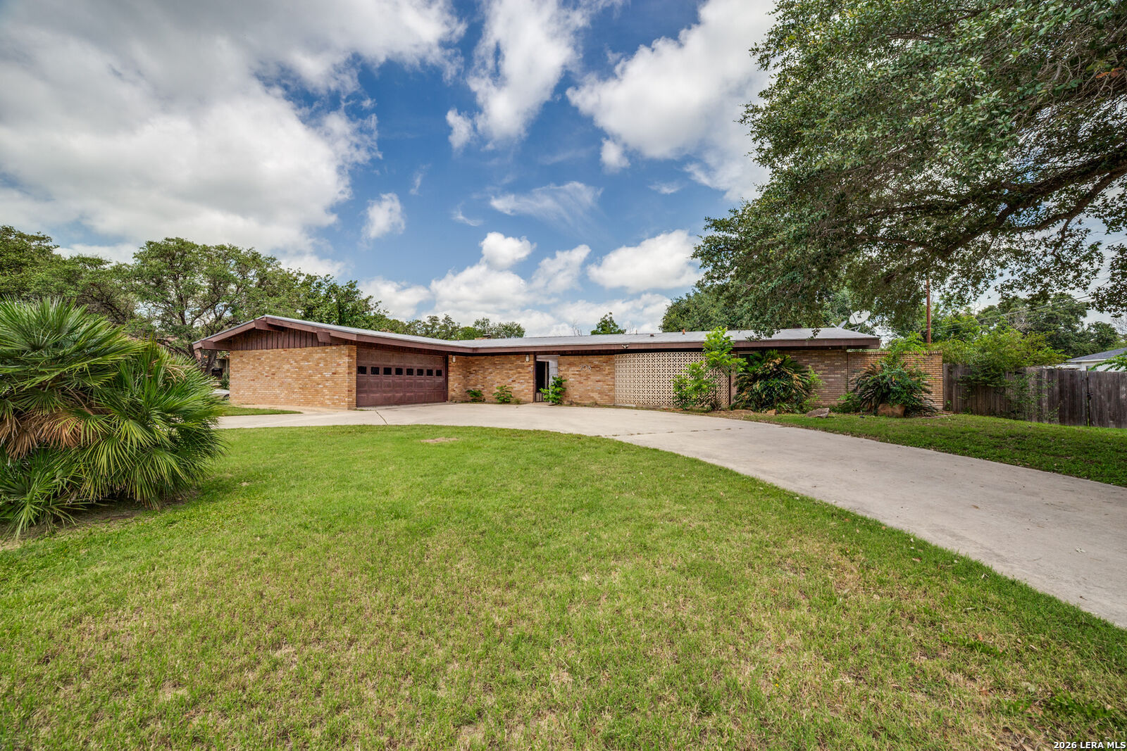 Property Photo:  206 Jay Drive  TX 78016 