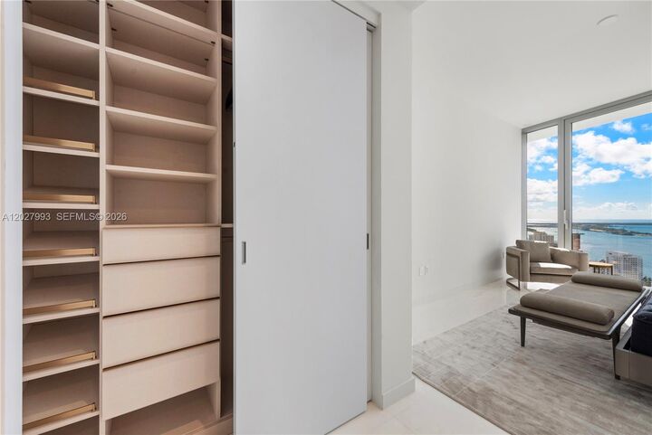 Property Photo:  300 Biscayne Boulevard Way 3905W  FL 33131 