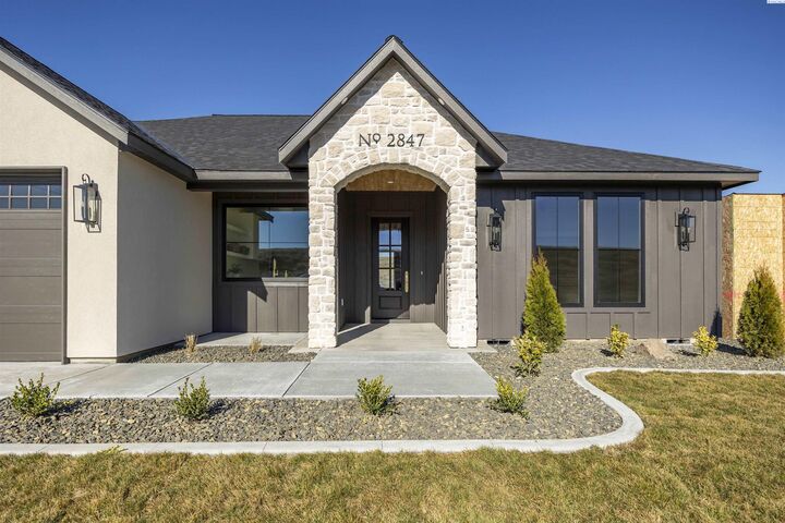 Property Photo:  2847 Savanna Ave  WA 99352 