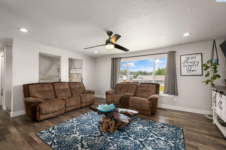 Property Photo: 1503 W 37th Ave WA 99337