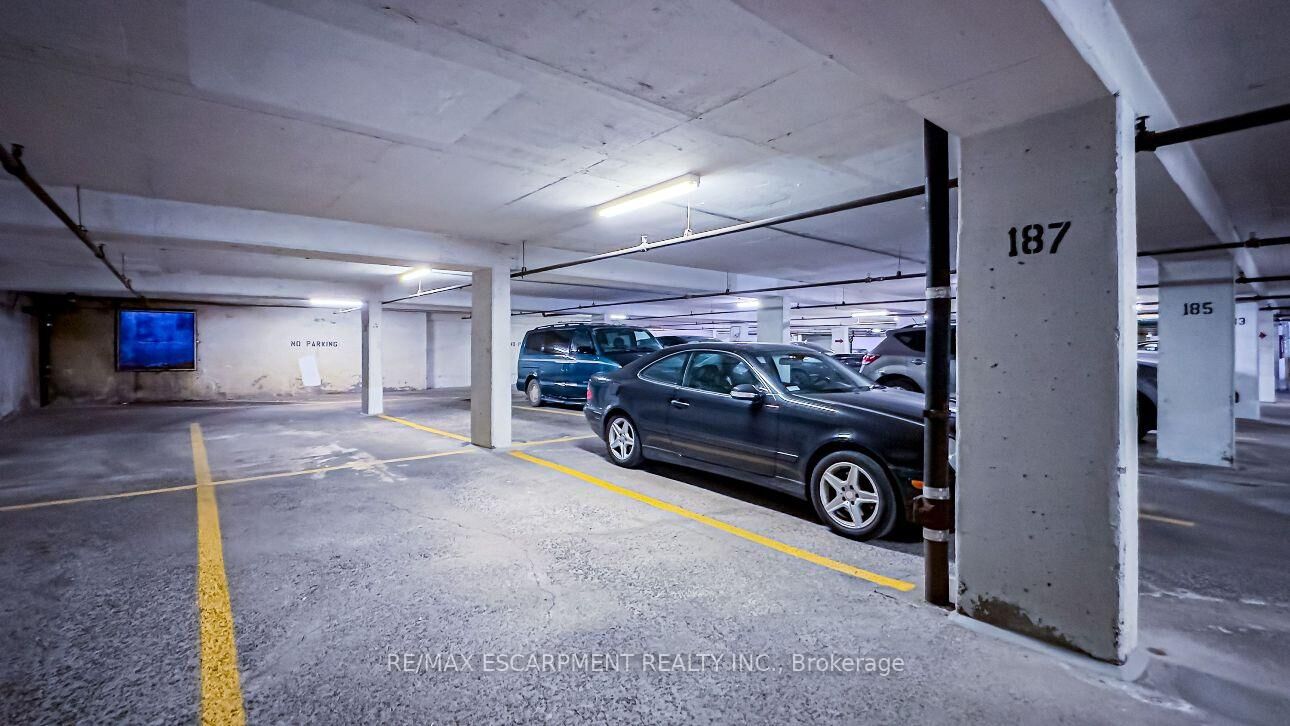 Property Photo:  40 Harrisford Street 802  ON L8K 6N1 
