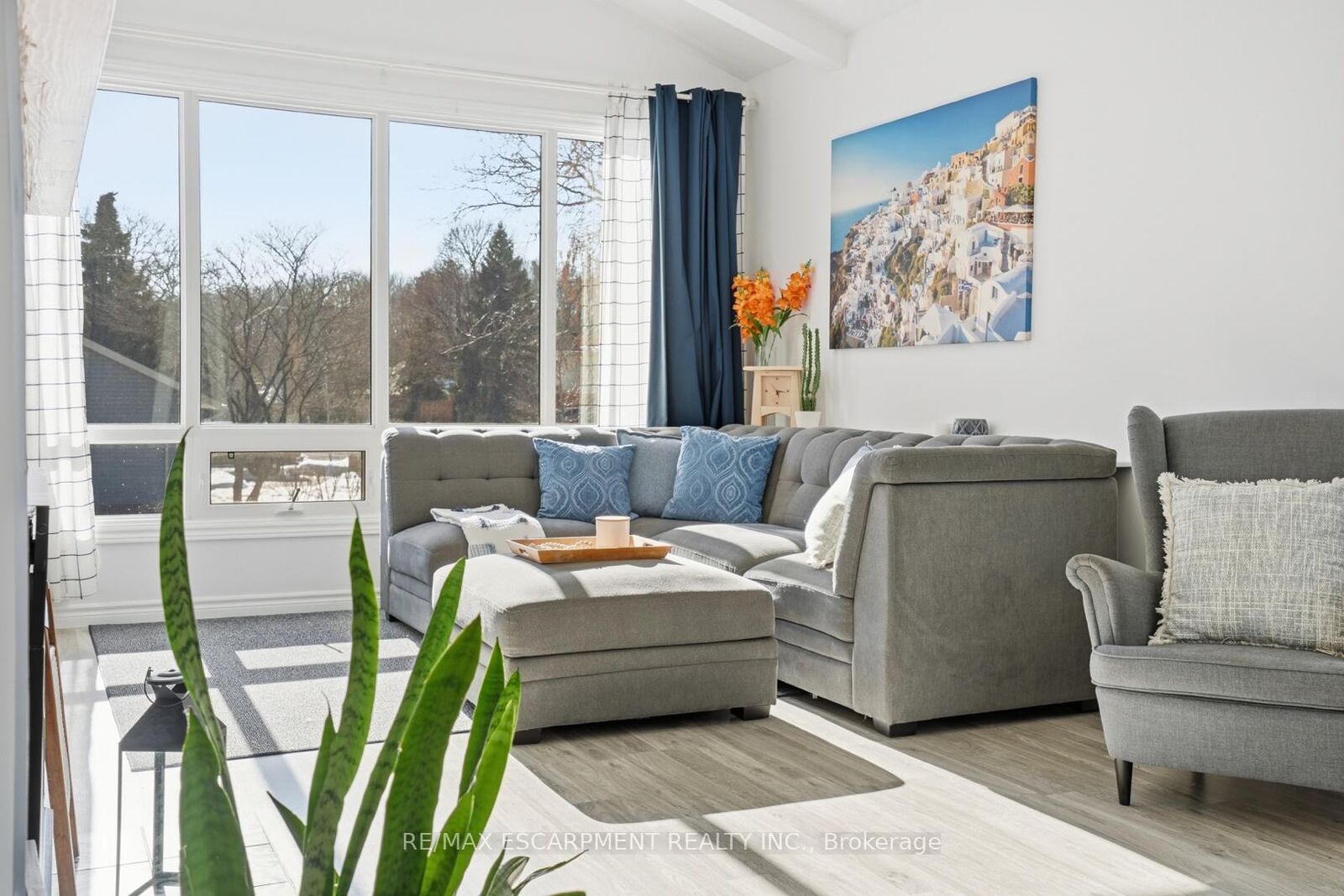 Property Photo: 81 Thomson Drive ON L8B 0G5