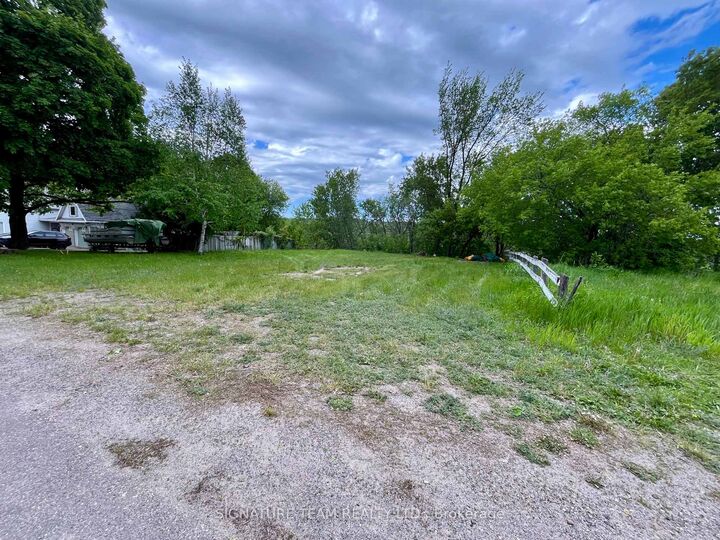 Property Photo:  97 Queen Street  ON K0J 1T0 