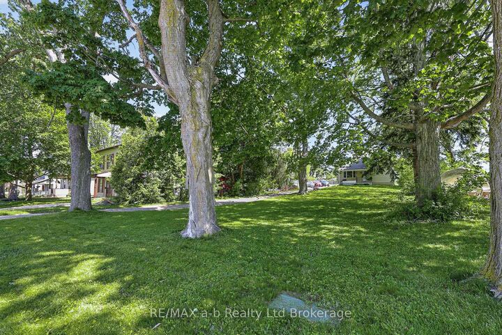 Property Photo:  305 Hall Street  ON N5C 1V8 
