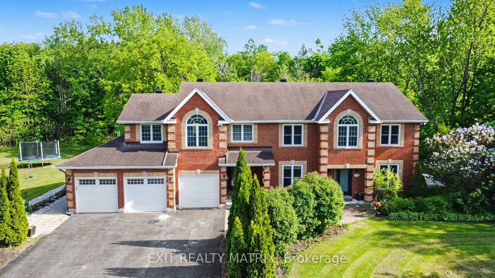 Property Photo: 1322 Du Gouverneur Drive ON K4C 1E2