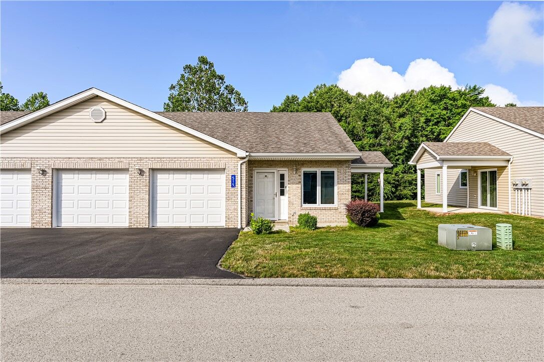 Property Photo:  515 Sunview Cir  PA 15650 