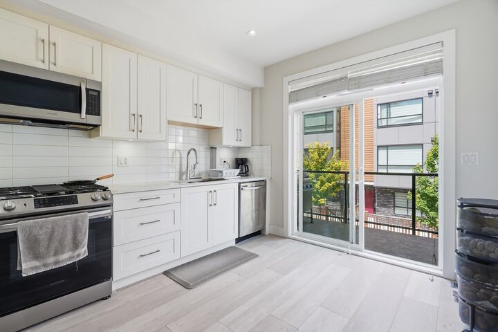 19631 55A Avenue 14 — photo 1