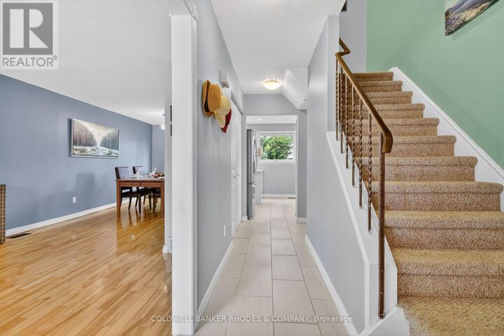 Property Photo:  2439 Autumn Hill Crescent  ON K1B 4M6 