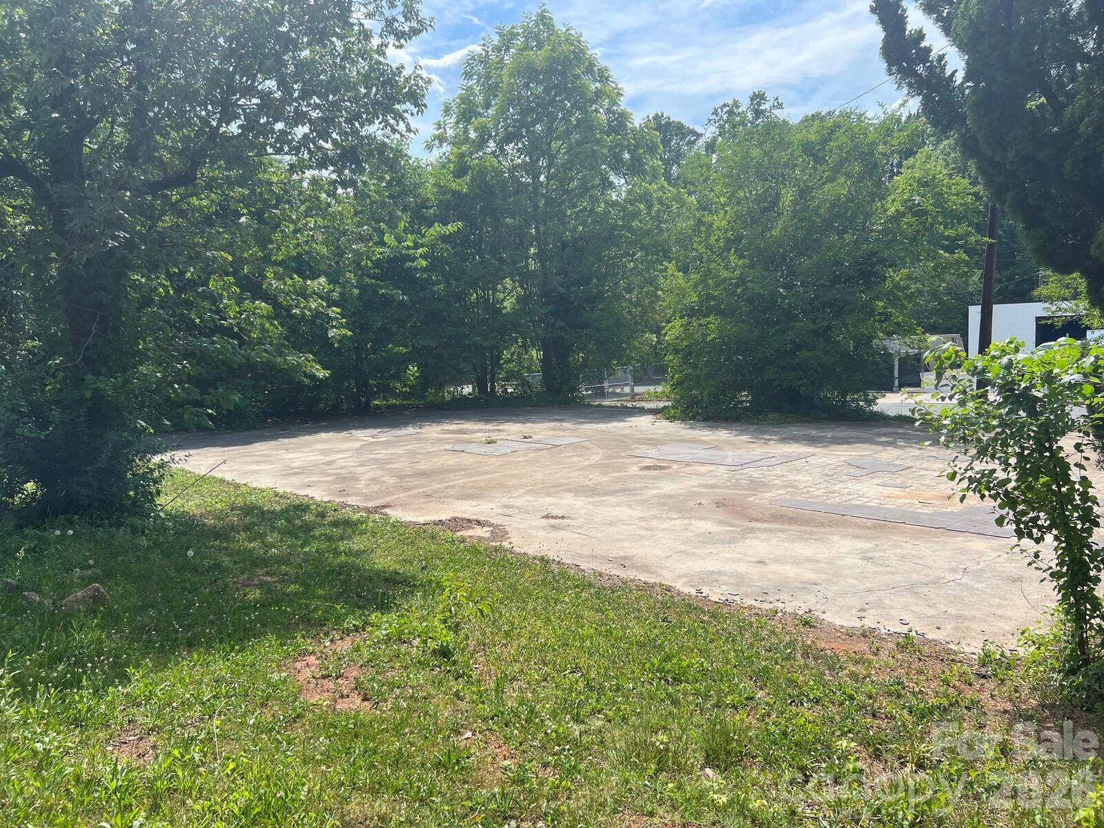Property Photo:  2300 E Independence Boulevard  NC 28205 
