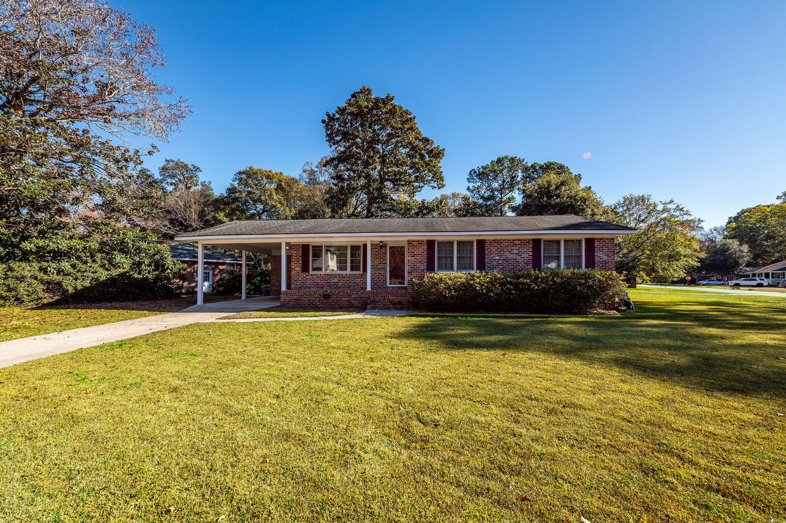 Property Photo:  1774 N Mayflower Drive  SC 29412 