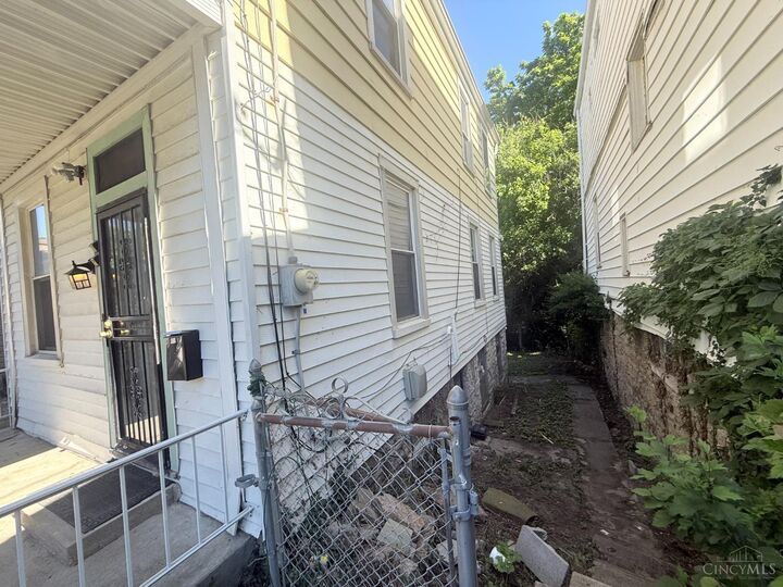 Property Photo:  718 Greenwood Avenue  OH 45229 